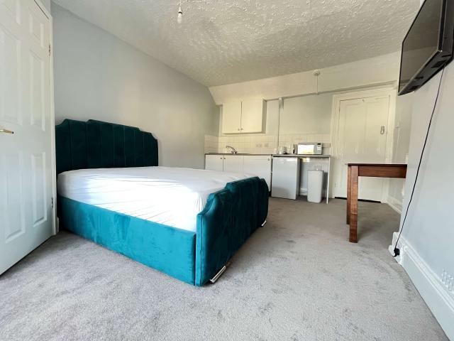 1 Bedroom | Flat 5, 81 Embankment Road, PL4 9HX
