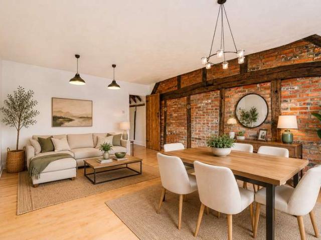 1 Bedroom Maisonette Flat