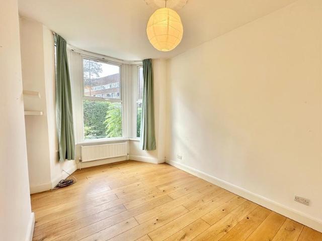 1 Bedroom Flat 10 Min Walk to Lewisham Station