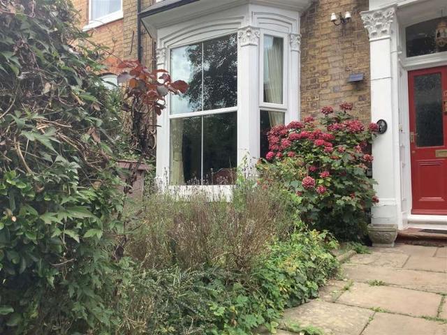 1 Bedroom Flat