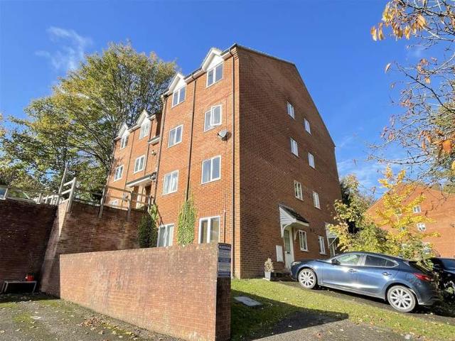1 Bedroom Ground Flat