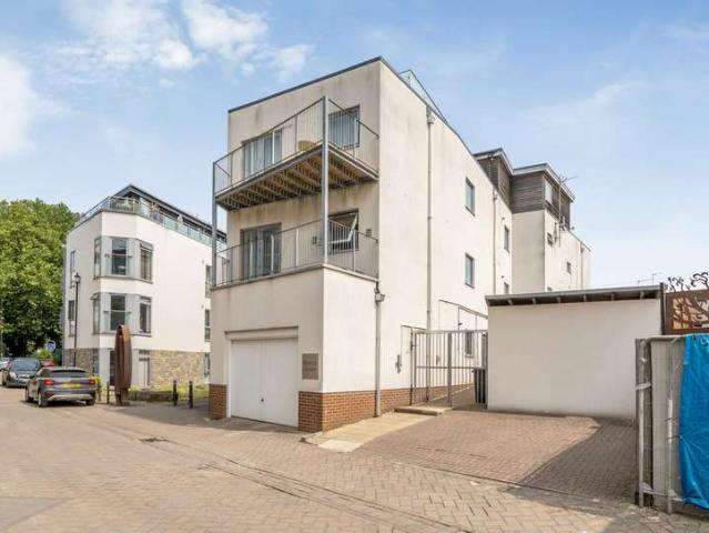 1 Bedroom Flat
