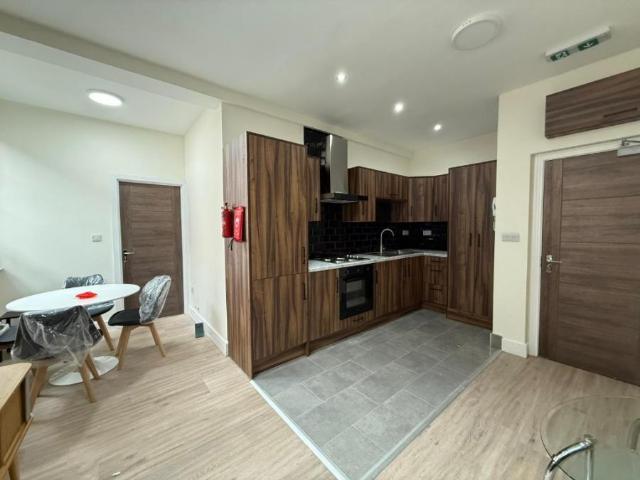 1 bedroom Flat To Let