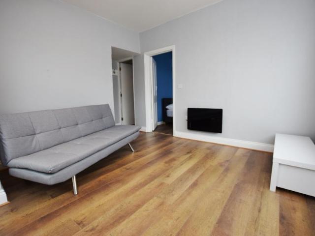 1 bedroom Flat To Let