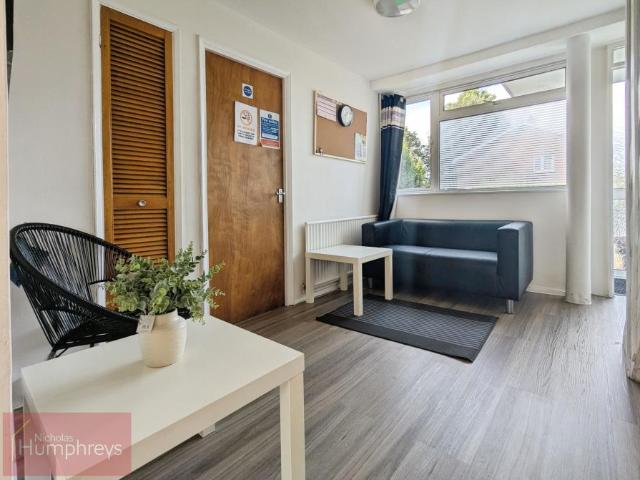 1 bedroom Flat To Let