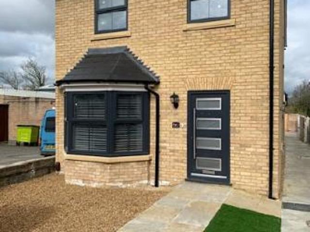 1 bedroom Flat To Let