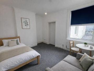 1 bedroom Flat To Let