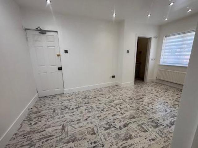 1 bedroom Flat To Let