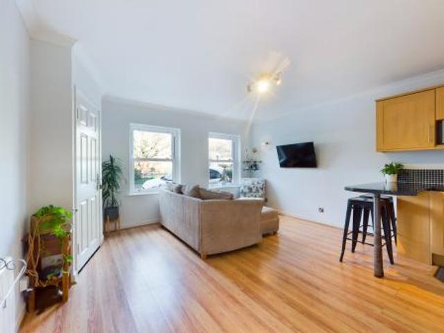 1 bedroom Flat To Let