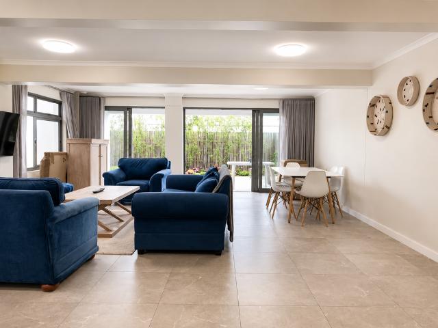 1 Bedroom Flat To Let in Camps Bay