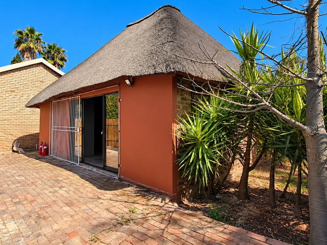 1 Bedroom Flat To Let in Capricorn