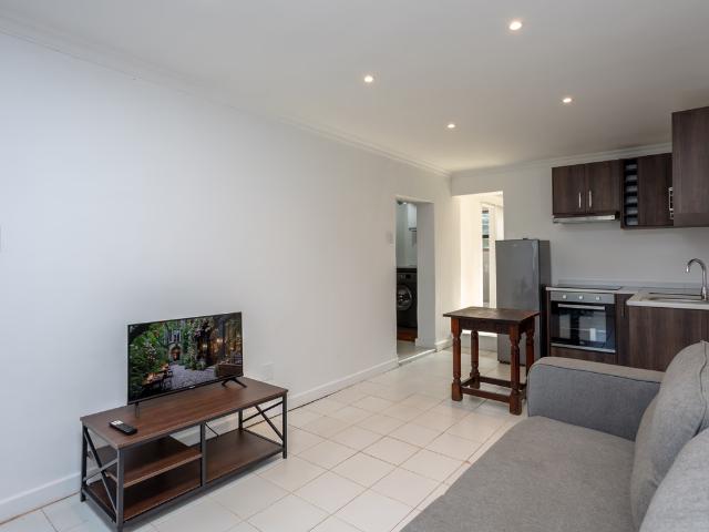 1 Bedroom Flat To Let in Claremont