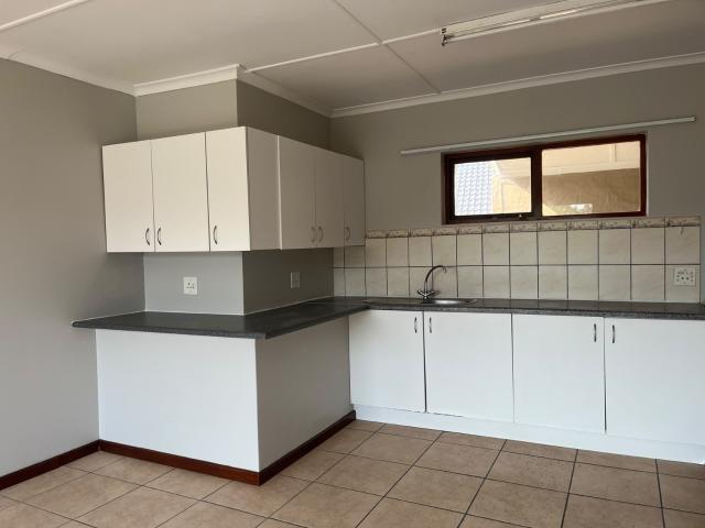 1 Bedroom Flat To Let in Bonza Bay
