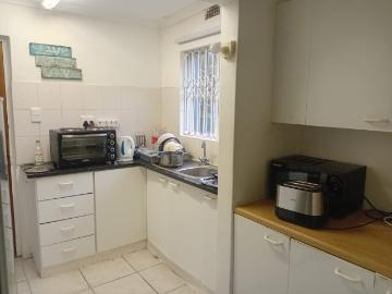 1 Bedroom Flat To Let in Dorchester Heights