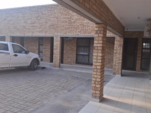 1 Bedroom Flat To Let in Phalaborwa