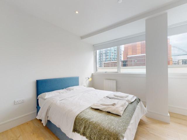 1 bedroom flat to rent on Olympic Way, London