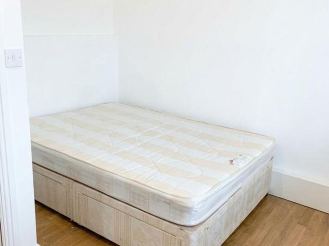 1 bedroom flat to rent on Church Road, London