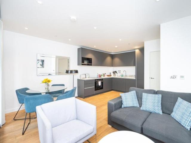 1 bedroom flat to rent on Dock Street, London