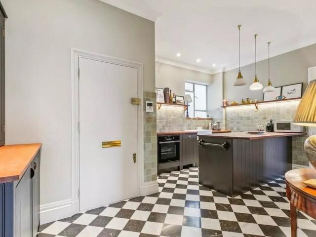 1 bedroom flat to rent on Ennismore Gardens, London