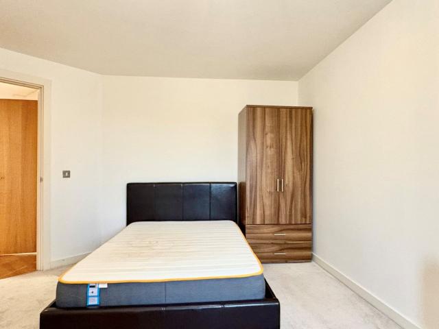 1 bedroom flat to rent on Gotts Road, Leeds