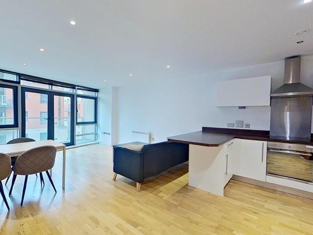 2 bedroom flat to rent on Gotts Road, Leeds