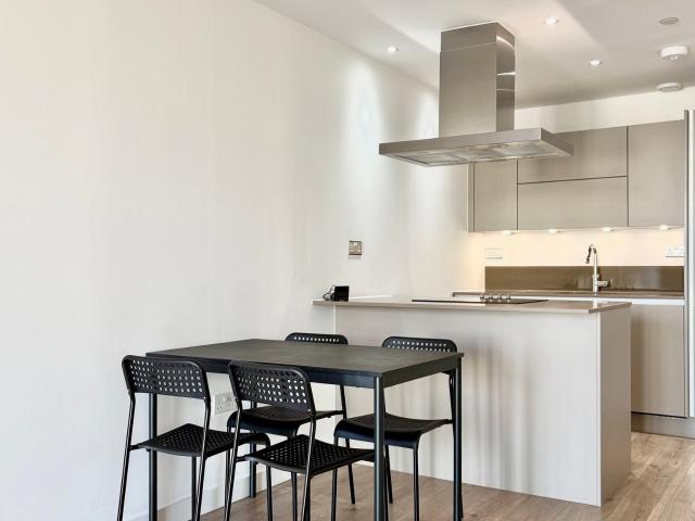 1 bedroom flat to rent on Great Eastern Road, London