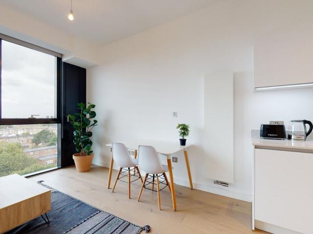 1 bedroom flat to rent on Highgate Hill, London
