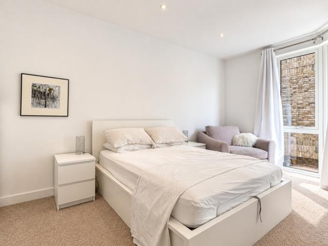1 bedroom flat to rent on Hilltop Avenue, London