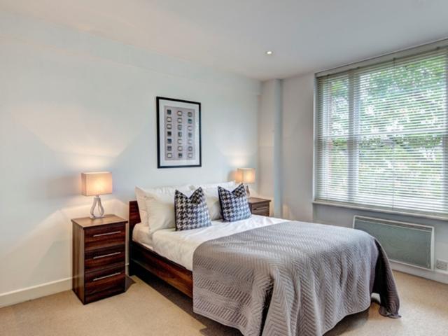 1 bedroom flat to rent on Hill Street, London