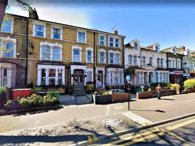 1 bedroom flat to rent on Hoe Street, London