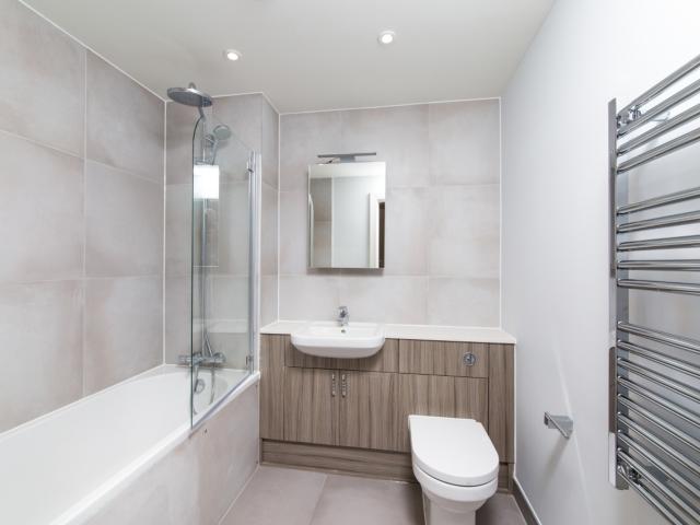 1 bedroom flat to rent on Kilburn Park Road, London