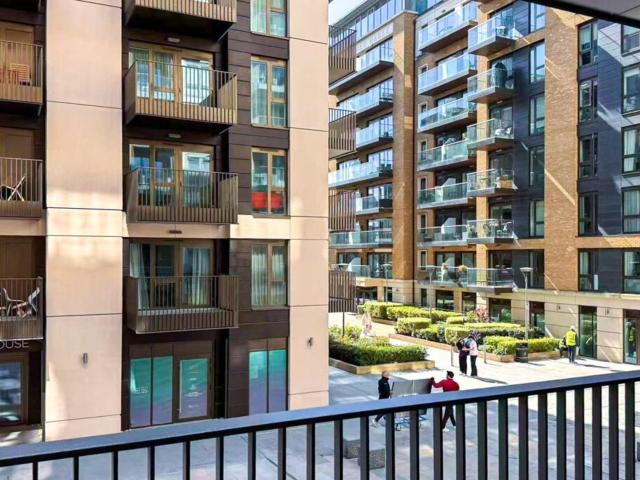 1 bedroom flat to rent on Parr's Way, London