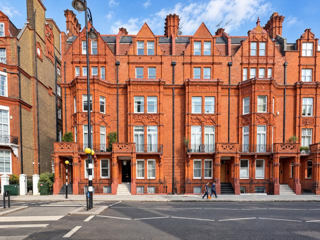 1 bedroom flat to rent on Pont Street, London