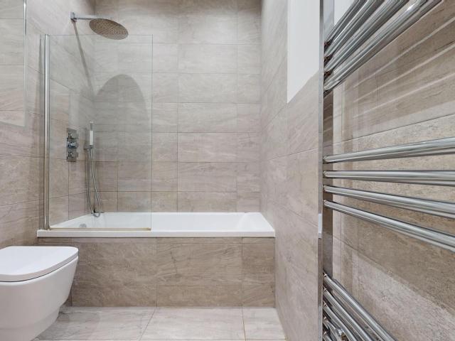 1 bedroom flat to rent on Riverbank Way, London