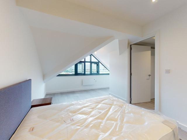 1 bedroom flat to rent on Riverbank Way, London