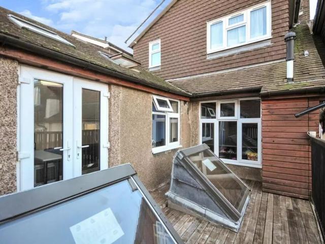 1 bedroom flat to rent on Station Road, London