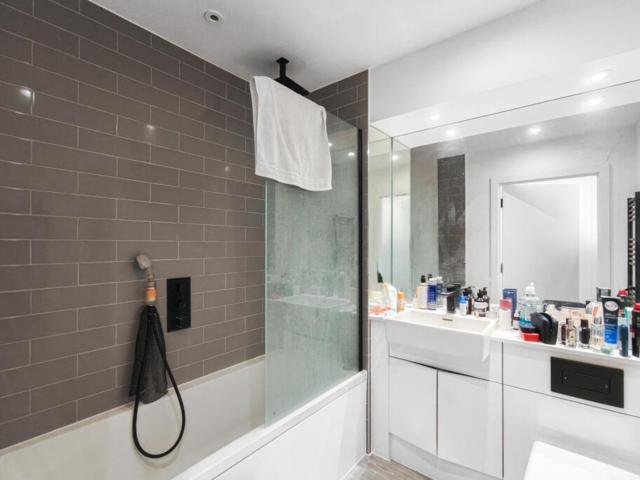 1 bedroom flat to rent on Station Road, London