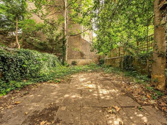 1 bedroom flat to rent on Warwick Road, London