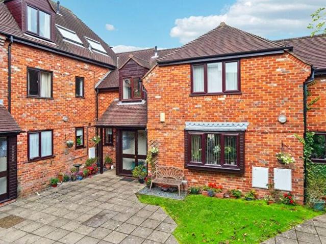 1 Bedroom Flat To Rent In Malthouse Square, Princes Risborough, HP27