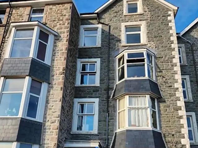 1 Bedroom Flat To Rent In Marine Parade, Barmouth, LL42