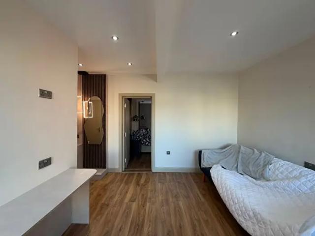 1 Bedroom Flat To Rent In Melton Road, Leicester, LE4