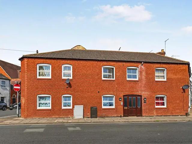 1 Bedroom Flat To Rent In Military Road, Northampton, Northamptonshire, NN1