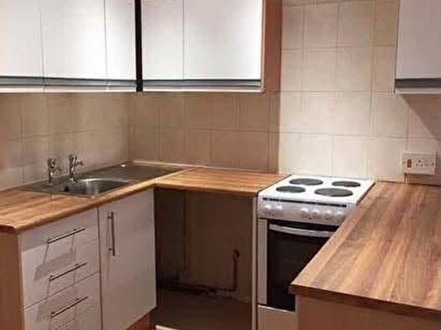 1 Bedroom Flat To Rent In Barn Road, Carmarthen, SA31