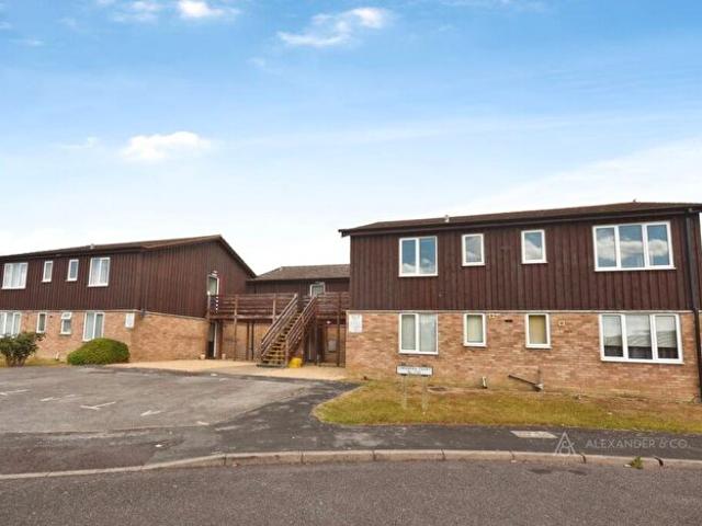 1 Bedroom Flat To Rent In Chequers Court, Aylesbury, Buckinghamshire, HP21