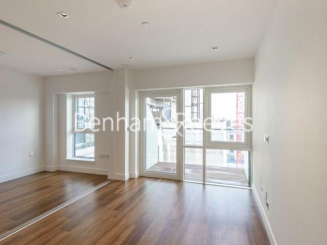 1 Bedroom flat to rent in Dickens Yard, Ealing, W5