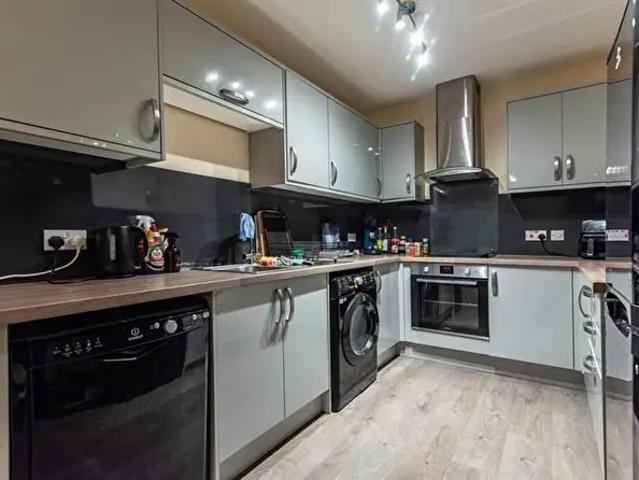 1 Bedroom Flat To Rent In Flat Equitable House, South Parade, NG1