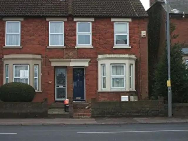 1 Bedroom Flat To Rent In Flat, Tring Road, Aylesbury, HP20