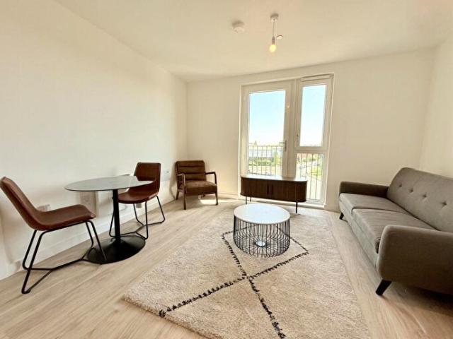 1 Bedroom Flat To Rent In Griffiths Close, Balsall Heath, Birmingham, West Midlands, B12