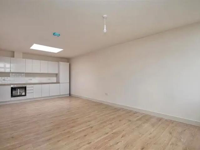 1 Bedroom Flat To Rent In High Street, Rushden, NN10