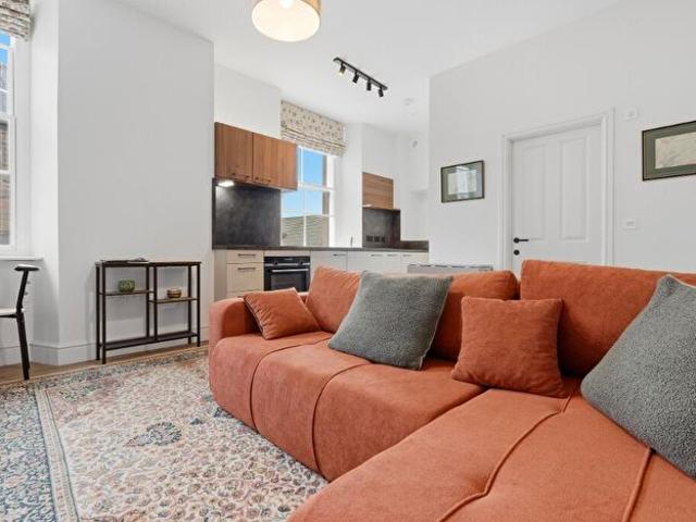 1 Bedroom Flat To Rent In King Street, Crieff, Perthshire, PH7